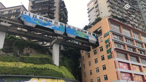 重庆网红轻轨过桥在哪里,穿越山城美景的空中走廊