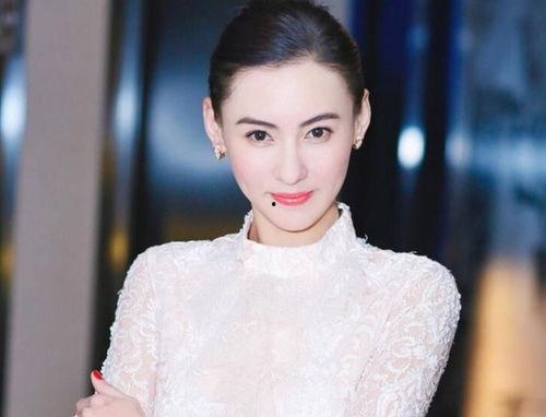 明星宝宝扎马尾发型,萌动可爱，时尚潮流新风向