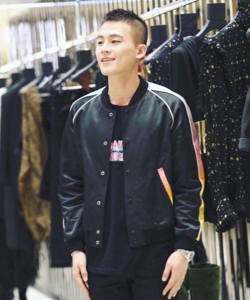 春晚粉毛衣男明星,魅力四溢！