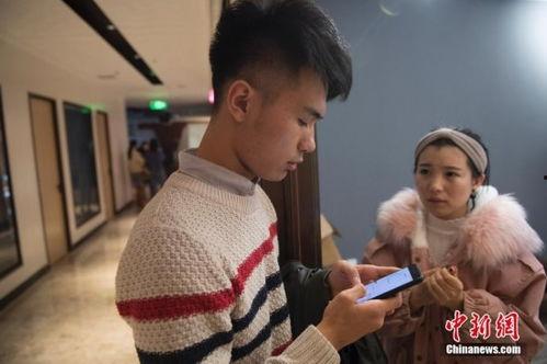 网红结识男主播直播,直播间的浪漫邂逅