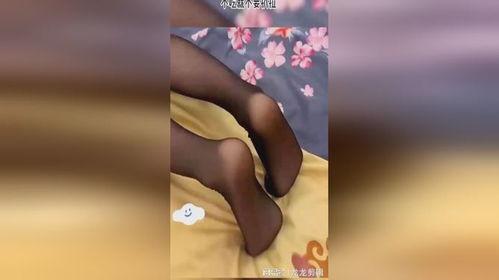 女明星的脚被挠脚心,女明星脚心挠动下的性感瞬间